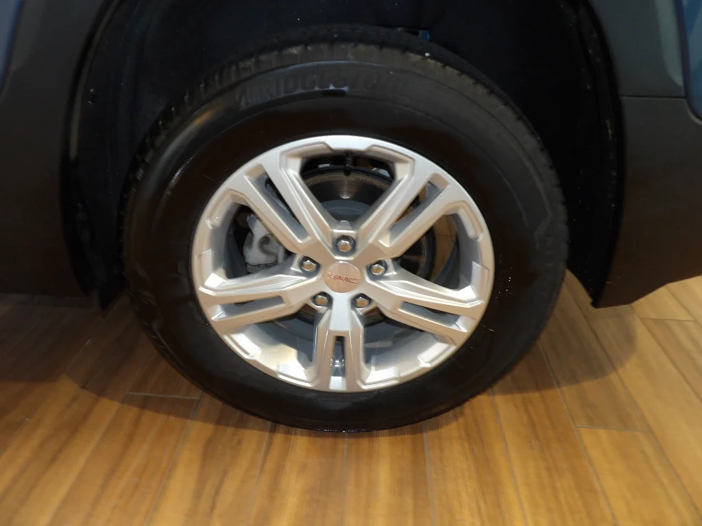 Used 2024 Downpour Metallic GMC SLE image 9