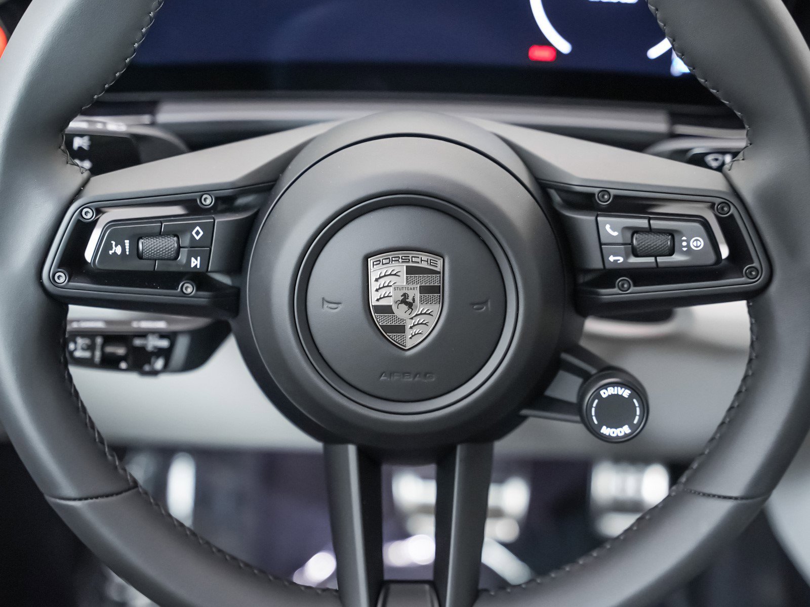 2025 Porsche Macan Turbo Electric - Photo 16