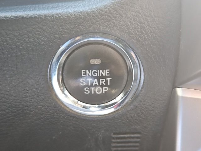 Used 2017 White Toyota  image 27