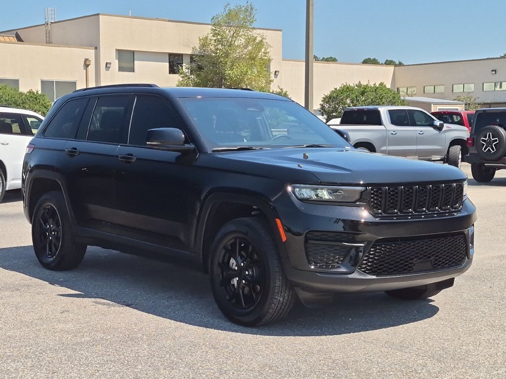 Used 2025 Black Jeep Altitude X image 7