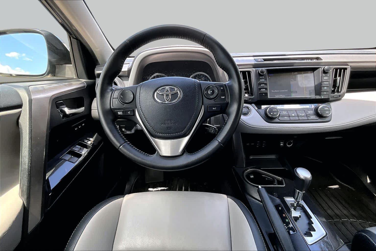Used 2018 Galactic Aqua Mica Toyota Limited image 6