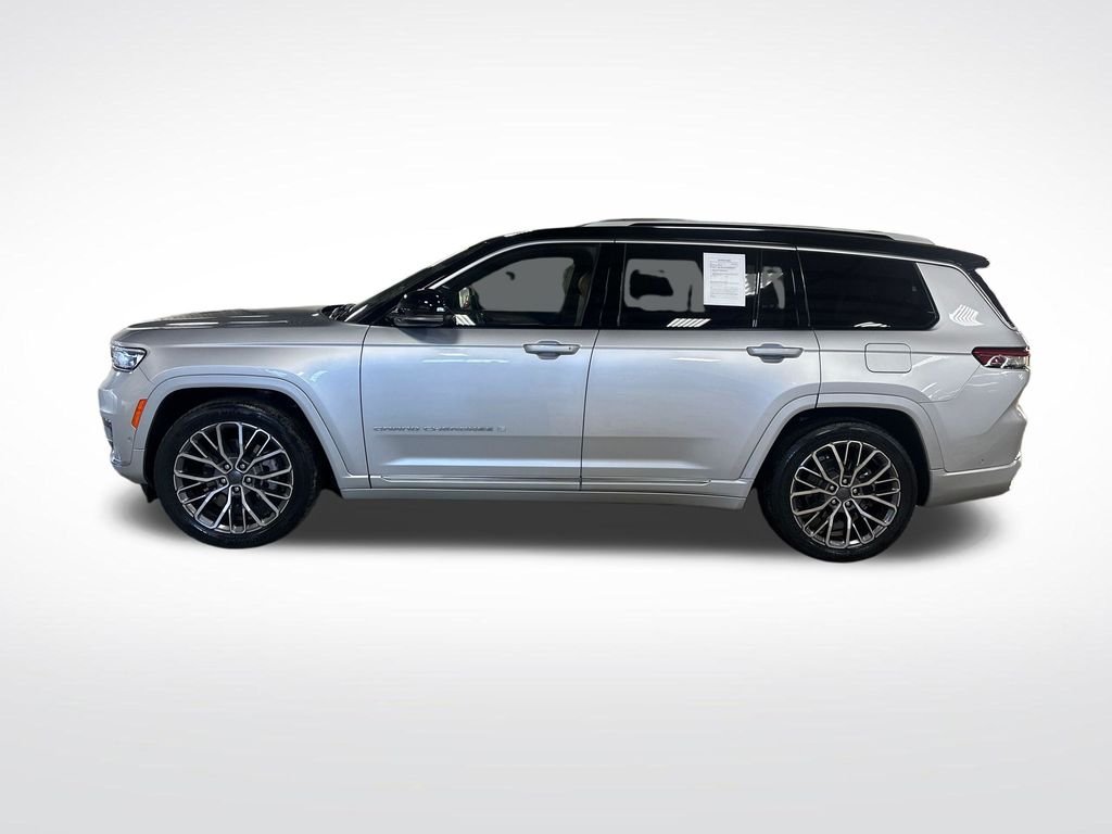 Used 2023 Silver Jeep Summit image 2