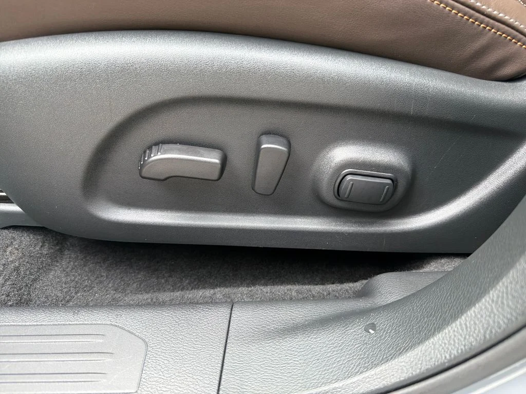 Used 2024 Gray Nissan Platinum image 16