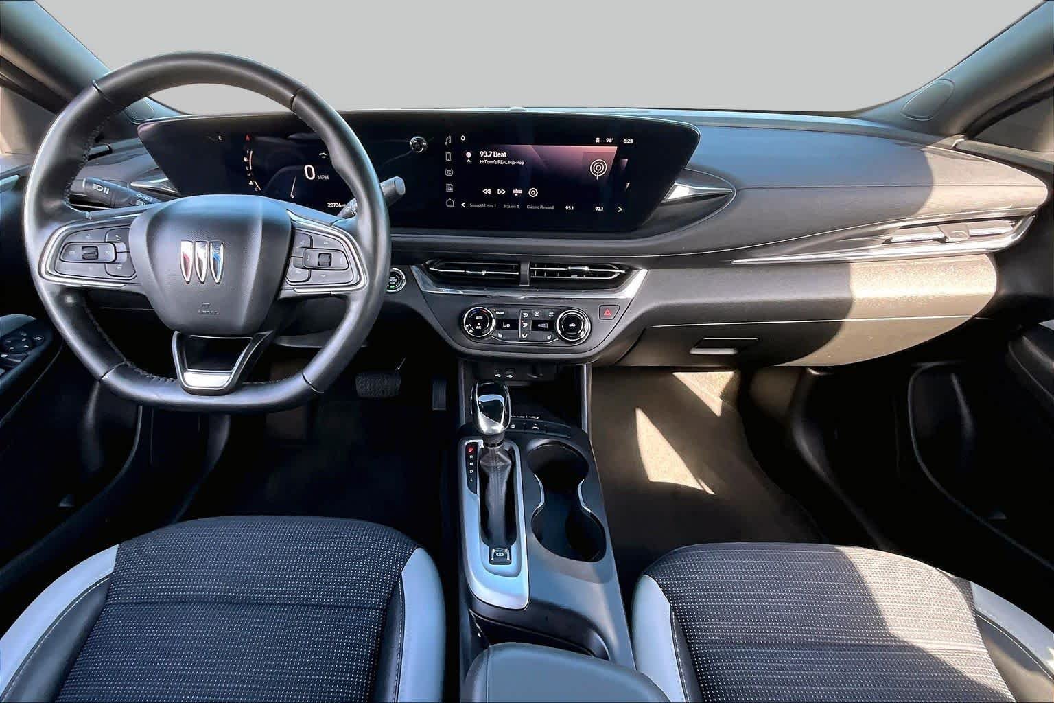 Used 2024 White Frost Tricoat Buick Preferred image 15