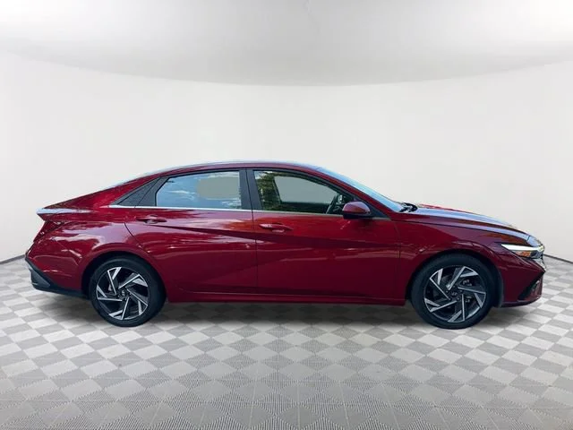 Used 2024 Red Hyundai SEL image 4