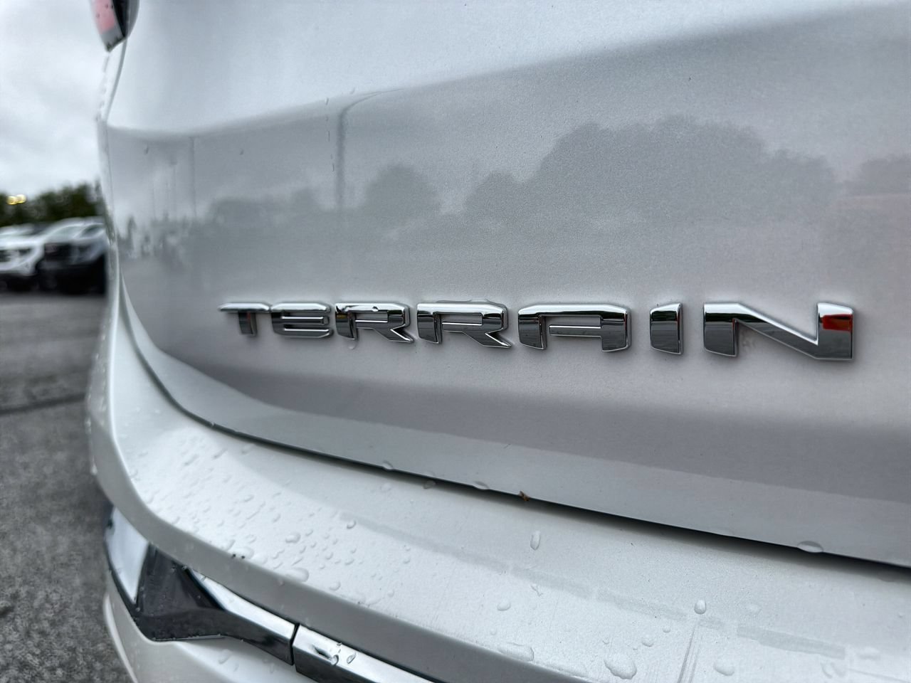 Used 2023 White Frost Tricoat GMC Denali image 27
