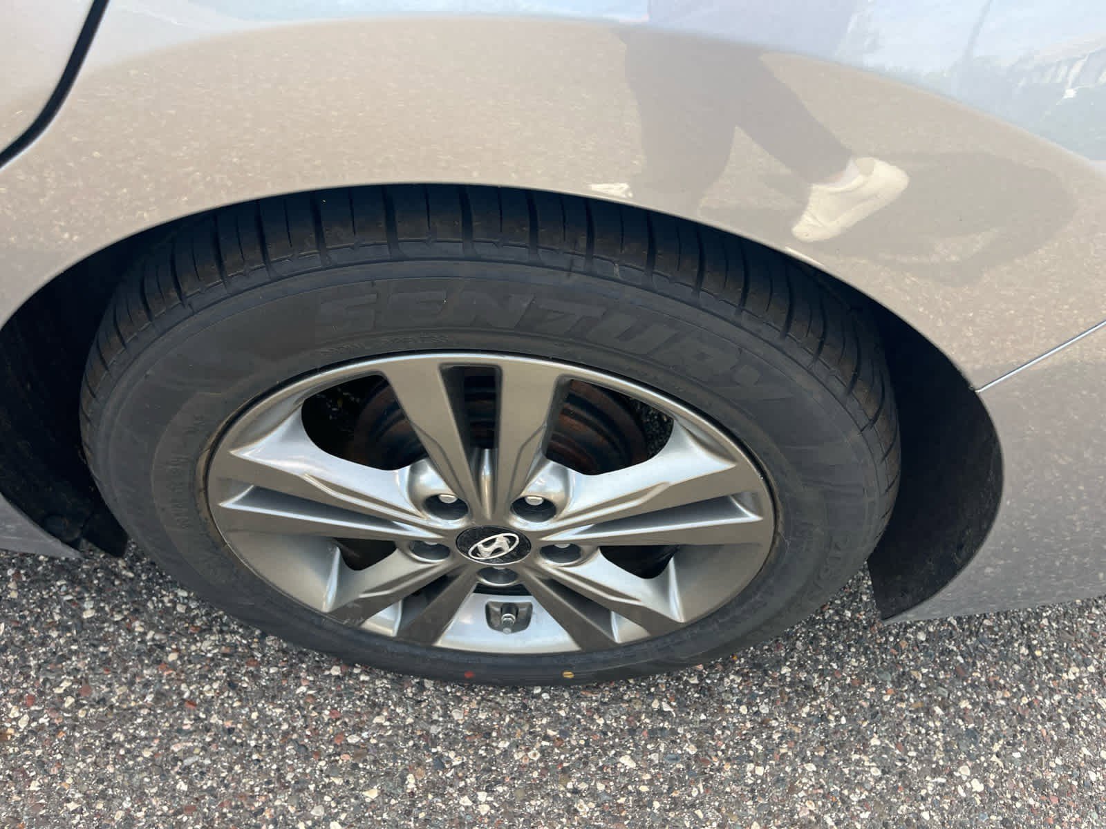 Used 2017 Shale Gray Metallic Hyundai SE image 7