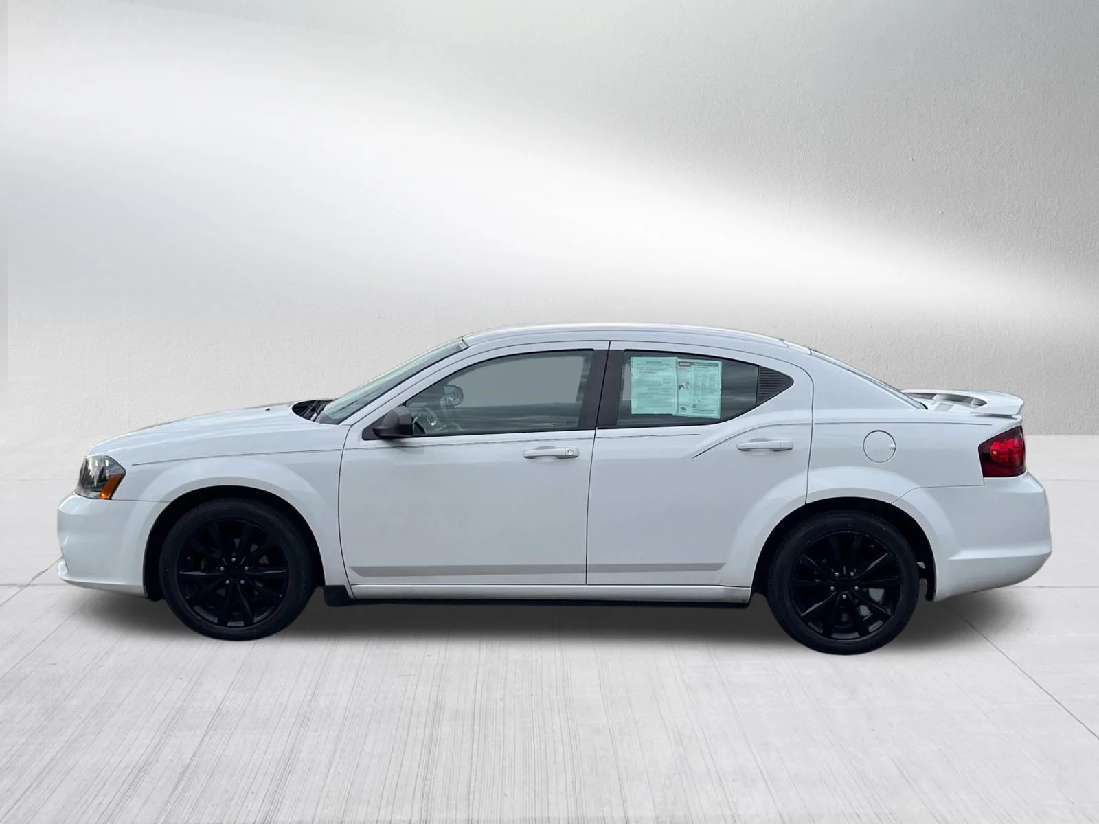 Used 2014 Bright White Clearcoat Dodge SE image 4