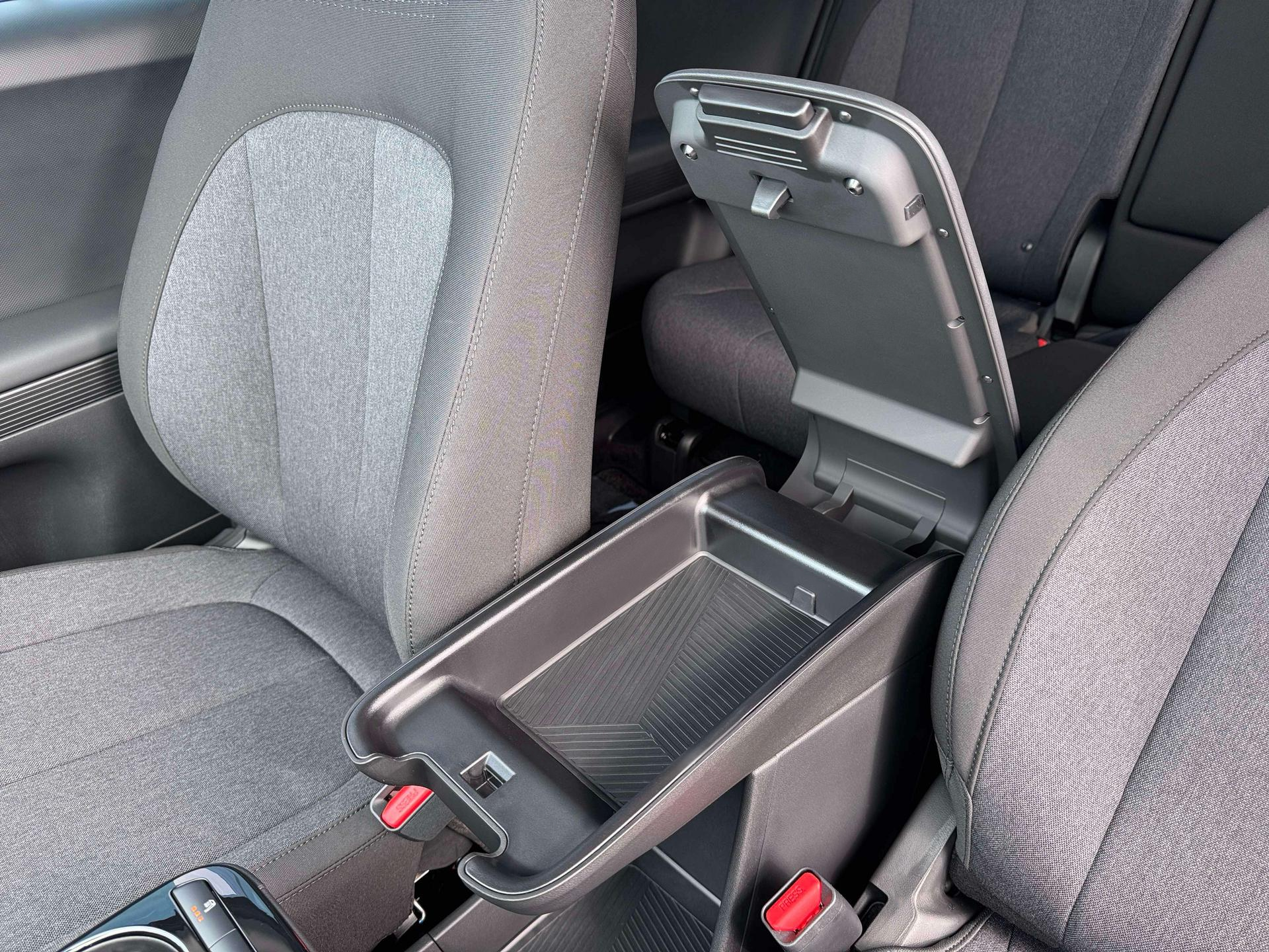 New 2026 Cyber Gray Hyundai SE image 34