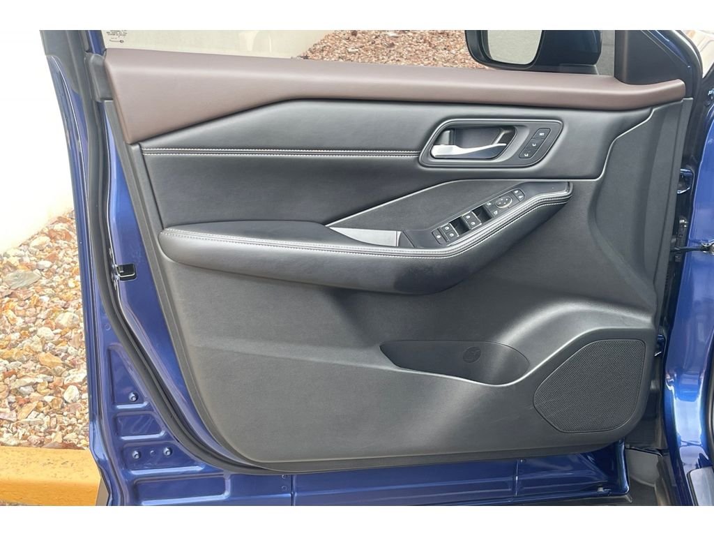 Used 2023 Caspian Blue Metallic Nissan SL image 11