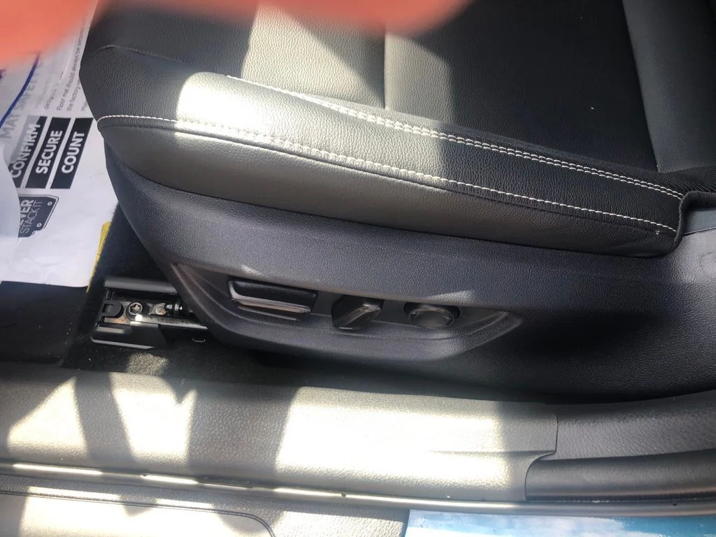 Used 2025  Toyota SE image 22