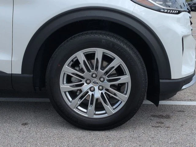 New 2026 Star White Metallic Tri-Coat Ford Platinum™ image 11