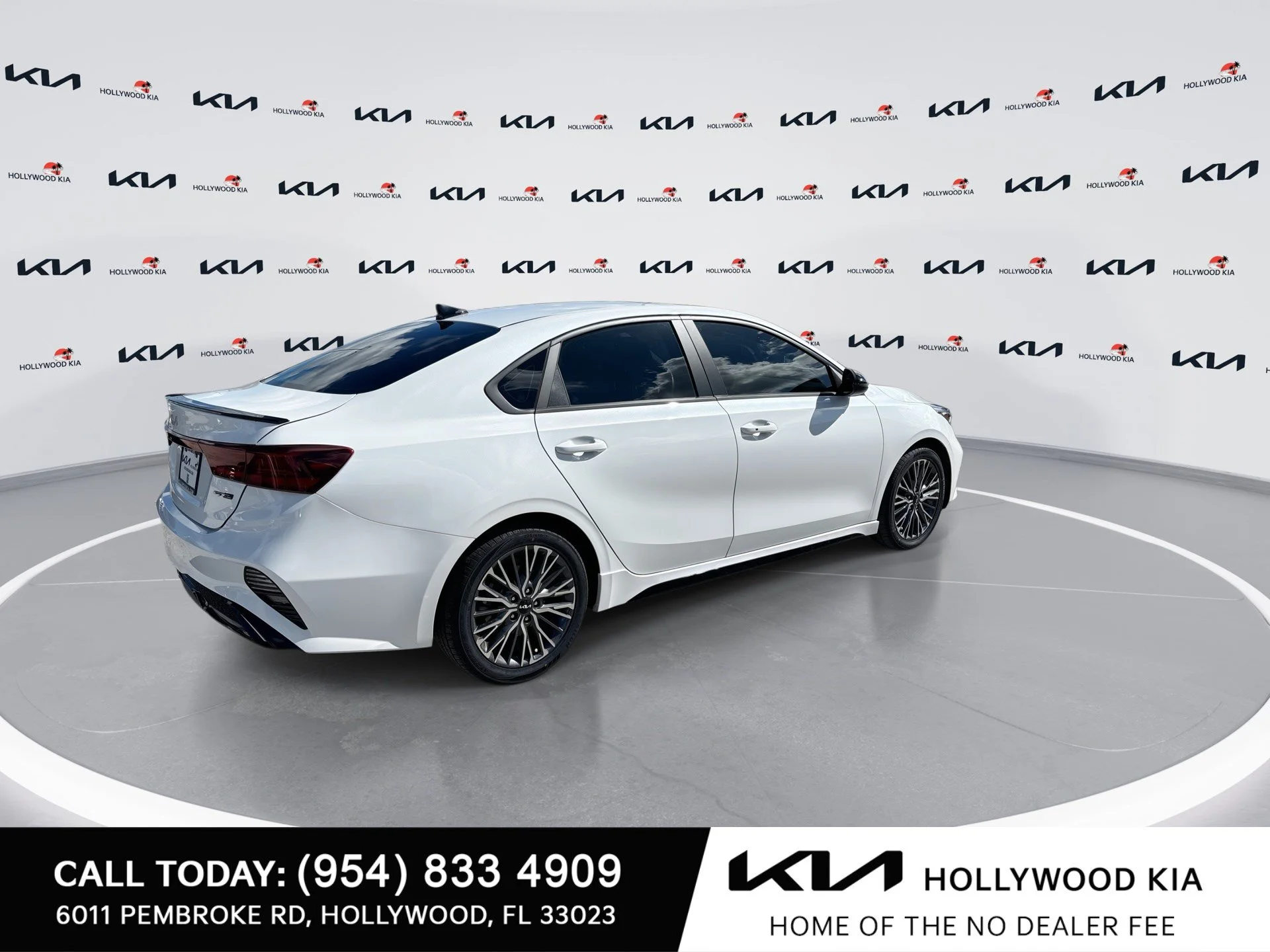 Used 2024 Snow White Pearl Kia GT-Line image 8