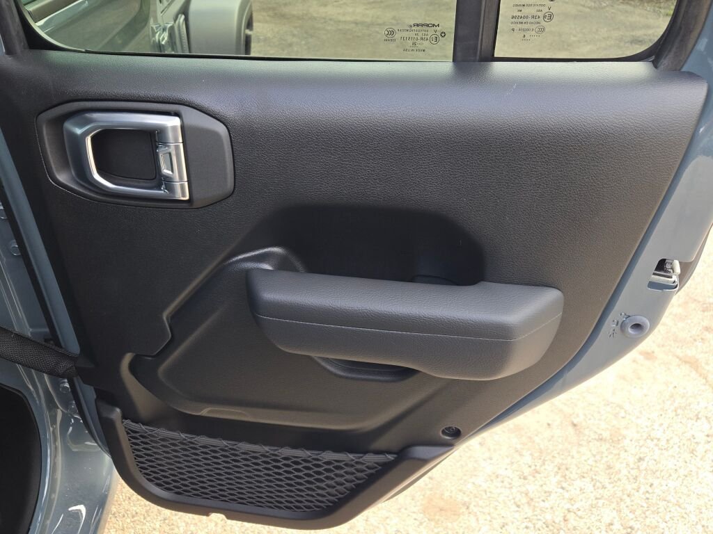 New 2026 Anvil Clear-Coat Exterior Paint Jeep Sport S image 9