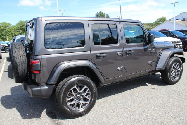 Used 2025 Gray Jeep Sahara image 29