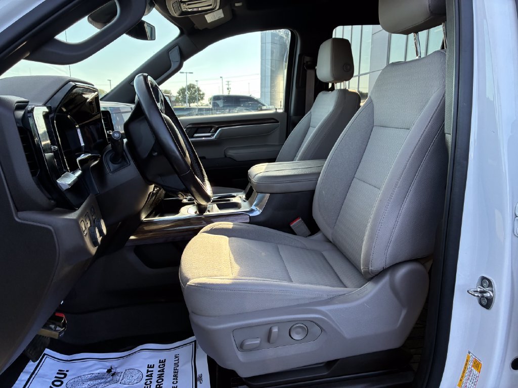 Used 2023 White Chevrolet LT image 8