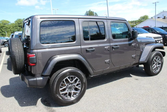 Used 2025 Gray Jeep Sahara image 29