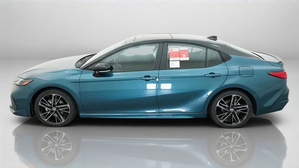 New 2026 Ocean Gem with Midnight Black Metallic roof Toyota XSE image 2