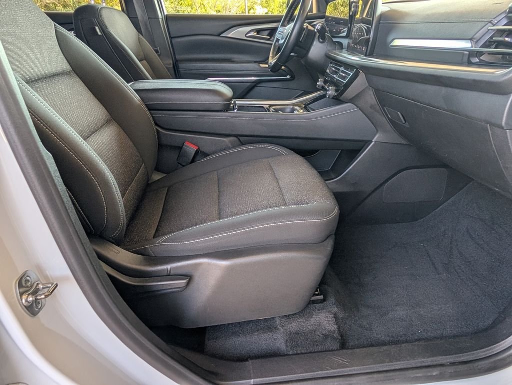 Used 2024 Summit White Chevrolet LT image 24