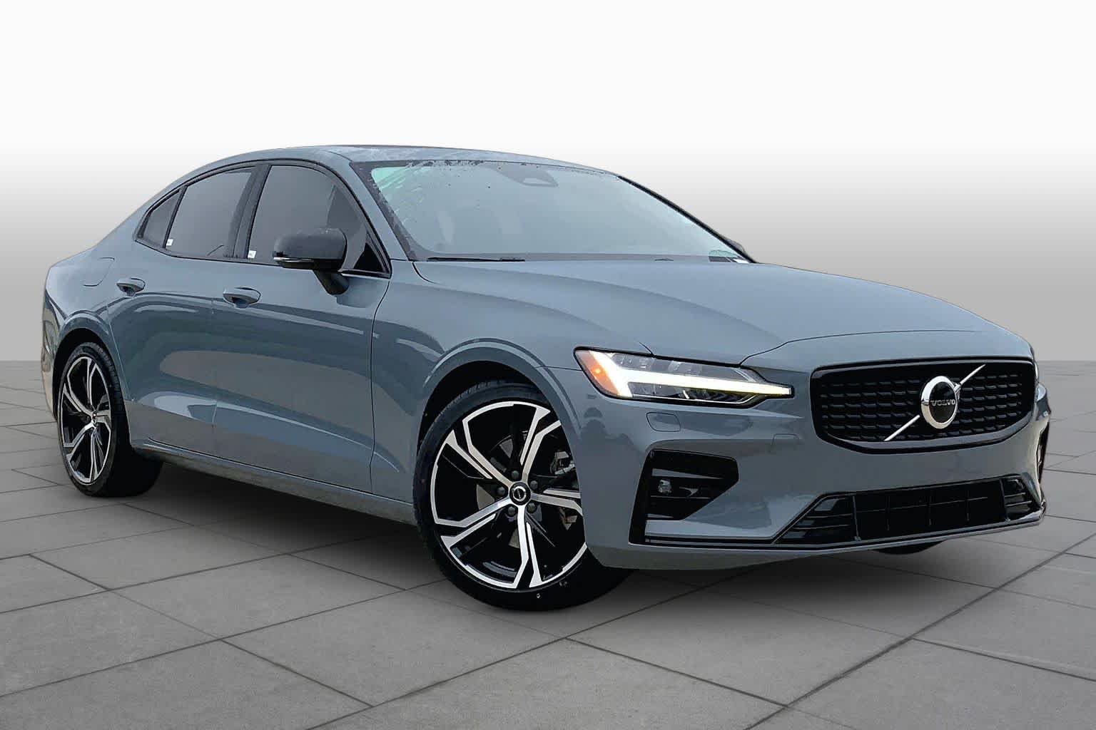 Used 2023 Thunder Grey Metallic Volvo Core Dark Theme image 3