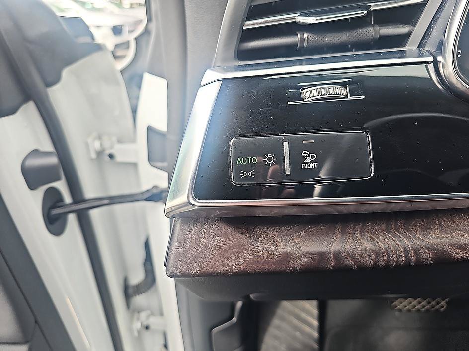 Used 2019 Glacier White Audi Prestige image 14