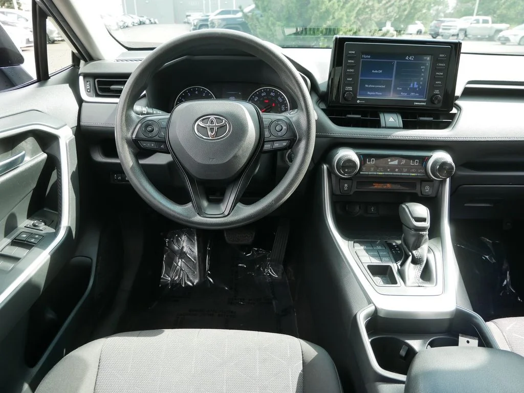 Used 2020 Silver Toyota XLE image 12