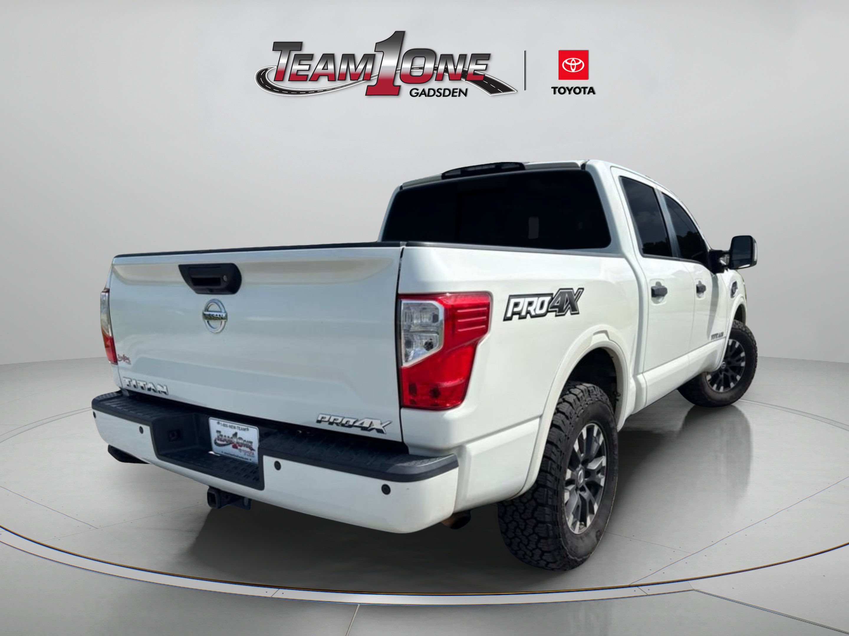 Used 2017 Pearl White Nissan PRO-4X image 10