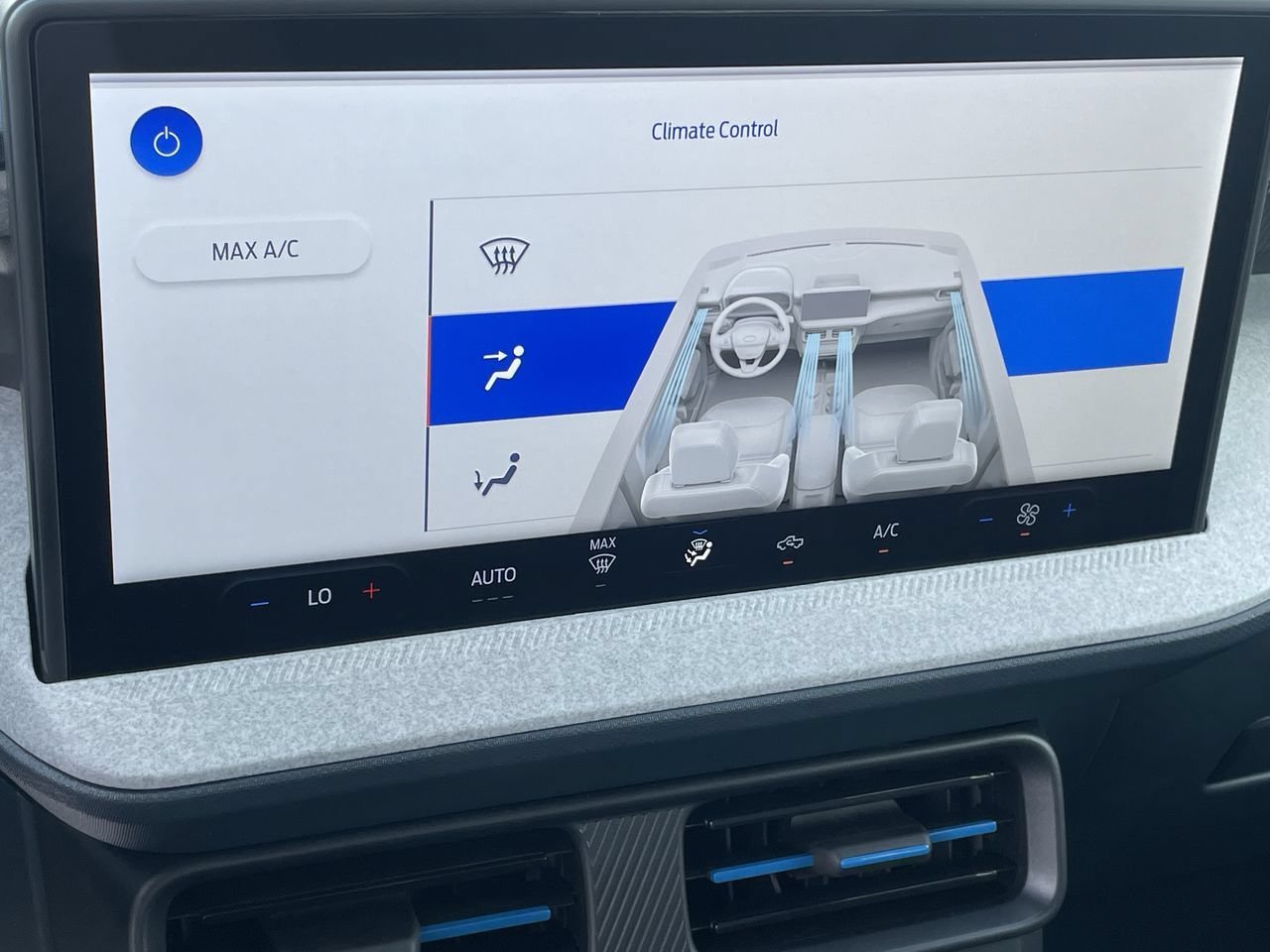 New 2026 Oxford White Ford XLT image 22