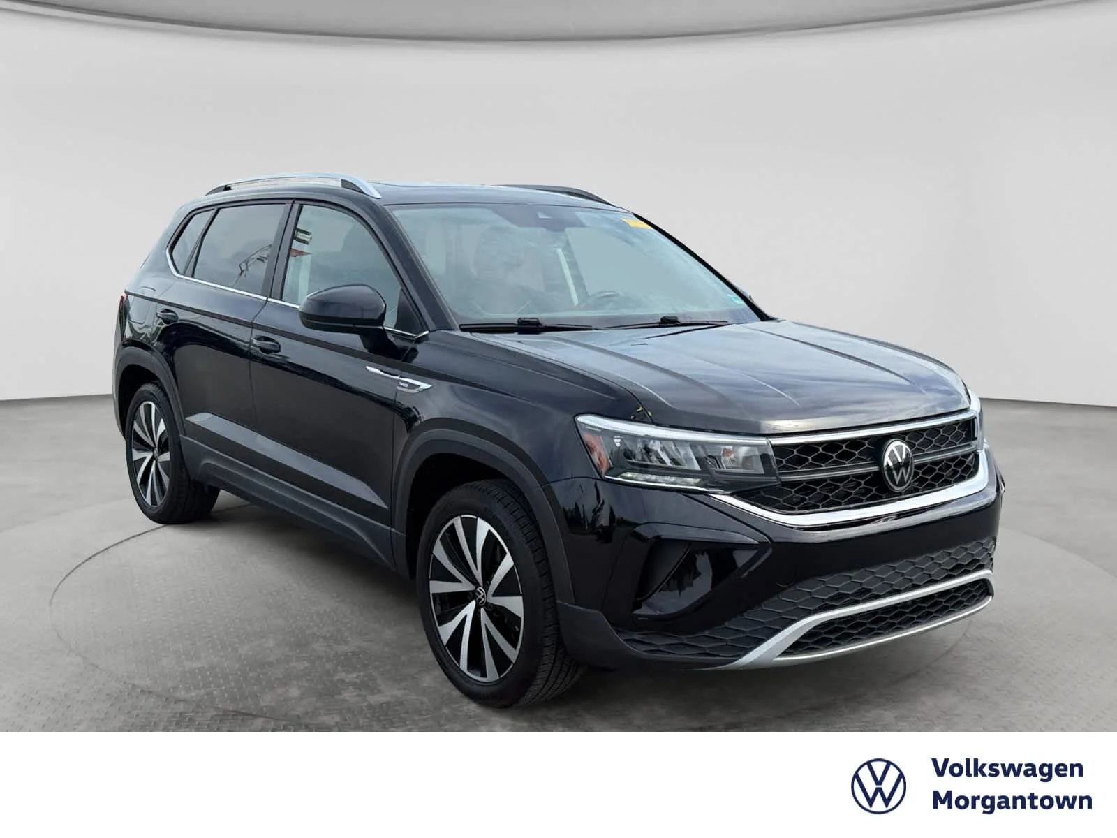 Used 2023 Deep Black Pearl Volkswagen SE image 3