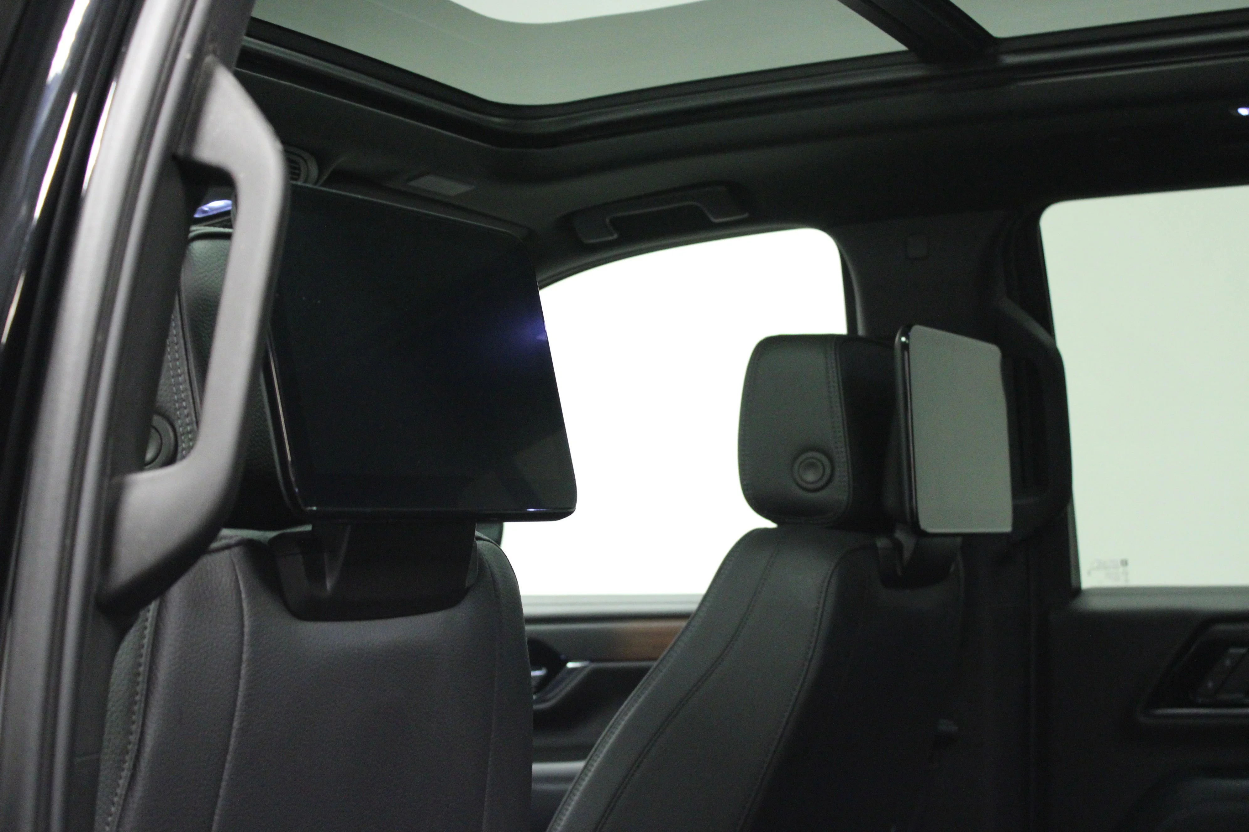 Used 2025 Onyx Black GMC Denali image 13