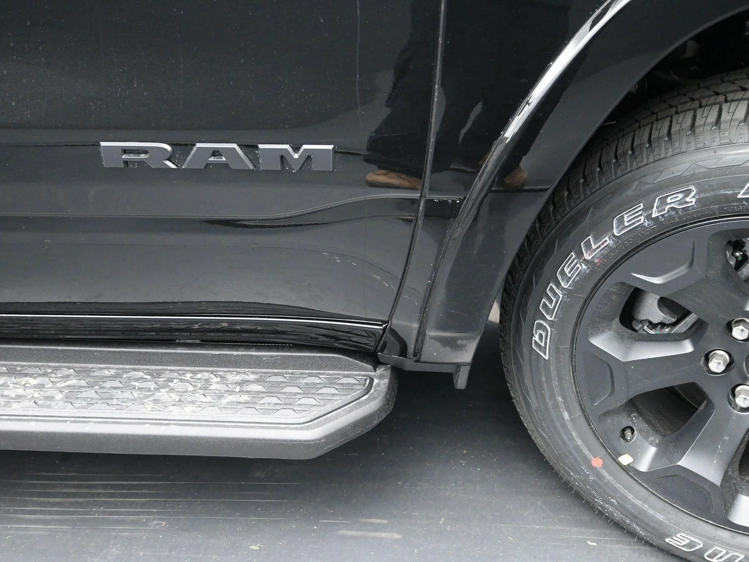 New 2026 Diamond Black Crystal Pearl-Coat Exterior Paint RAM Big Horn image 7