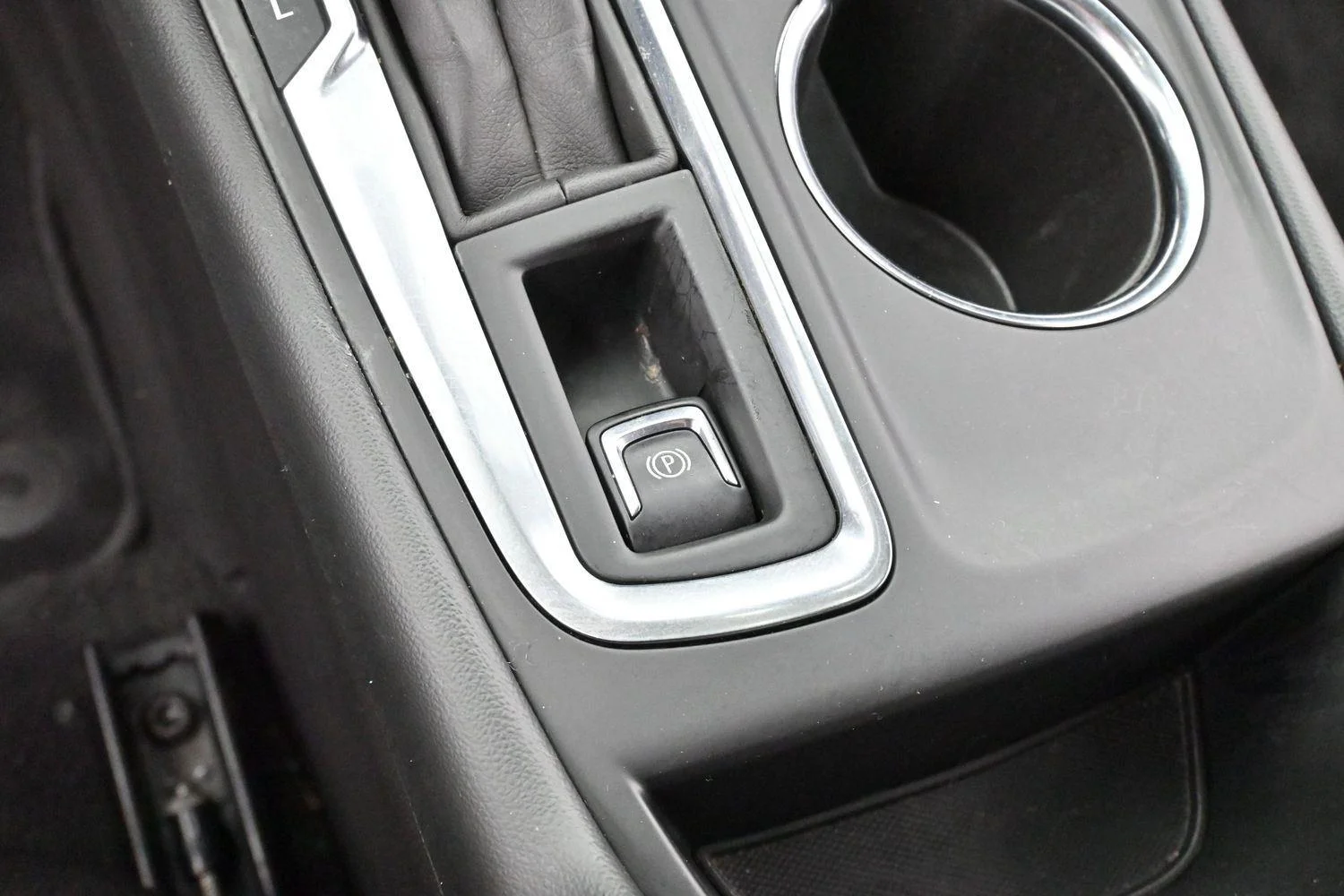 Used 2024 Lakeshore Blue Metallic Chevrolet LT image 20