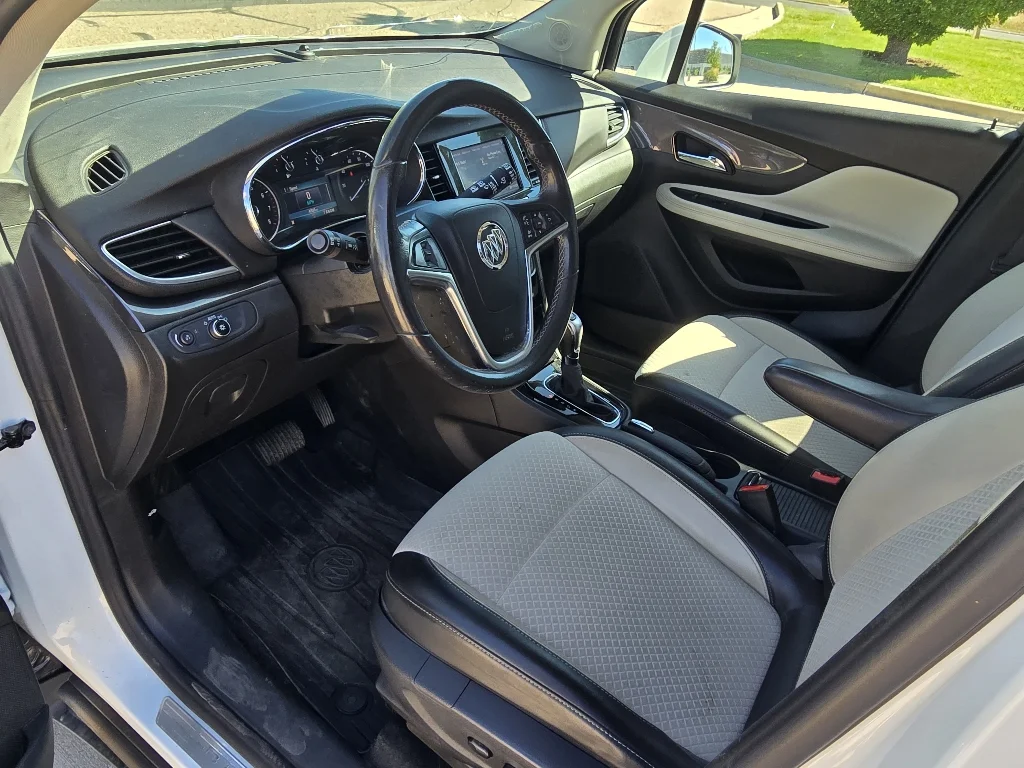 Used 2022 Summit White Buick Preferred image 25