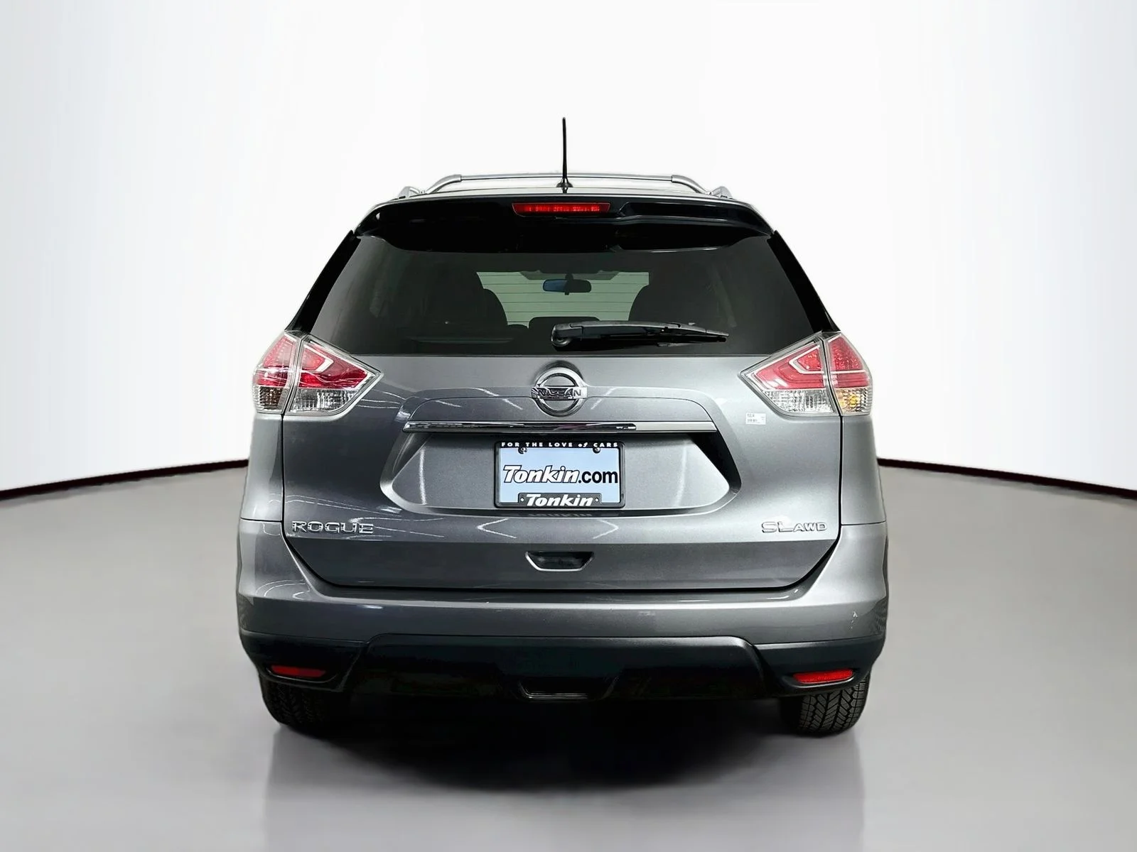 Used 2015 Gun Metallic Nissan SL image 6