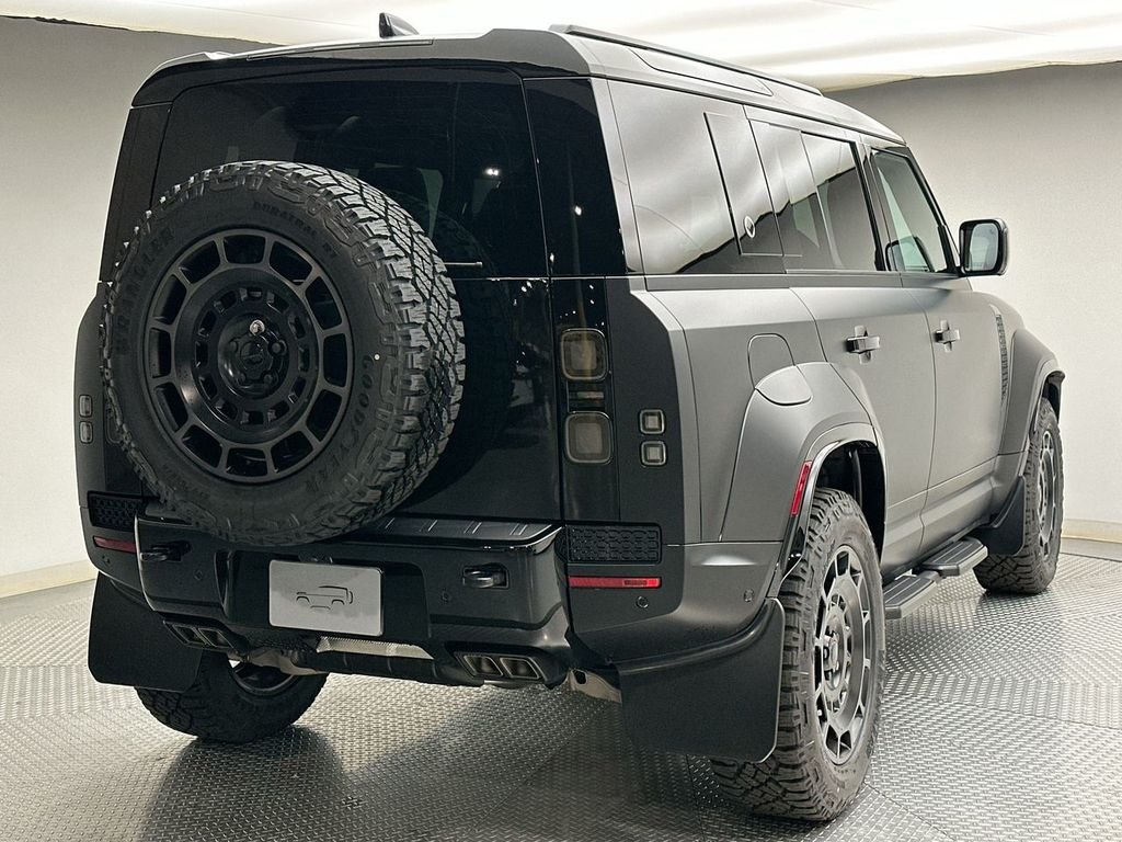 New 2026 Narvik Black Land Rover OCTA image 11
