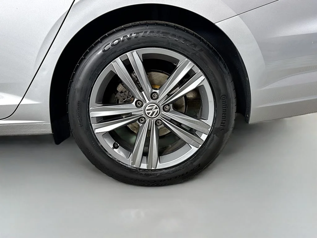 Used 2021 Pyrite Silver Metallic Volkswagen R-Line image 32