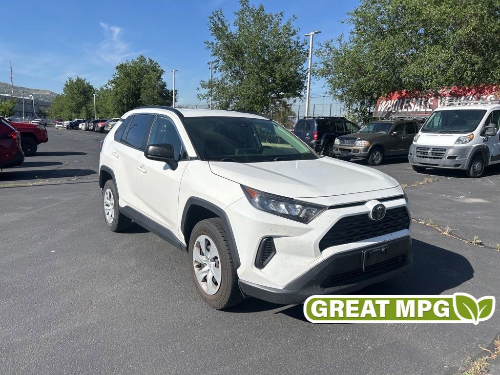 2020 Toyota RAV4 LE AWD's photo
