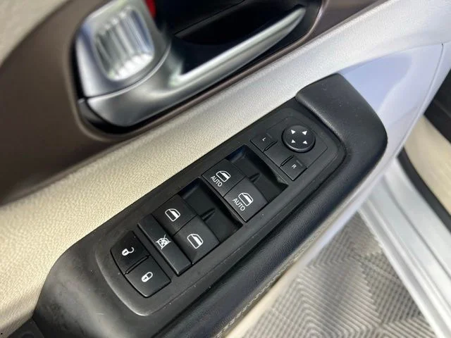 2022 Chrysler Voyager LX - Photo 17