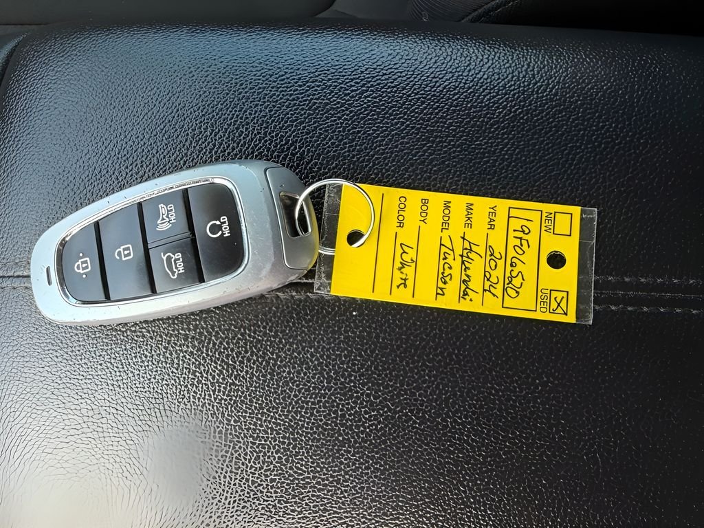 Used 2024 White Pearl Hyundai SEL image 2