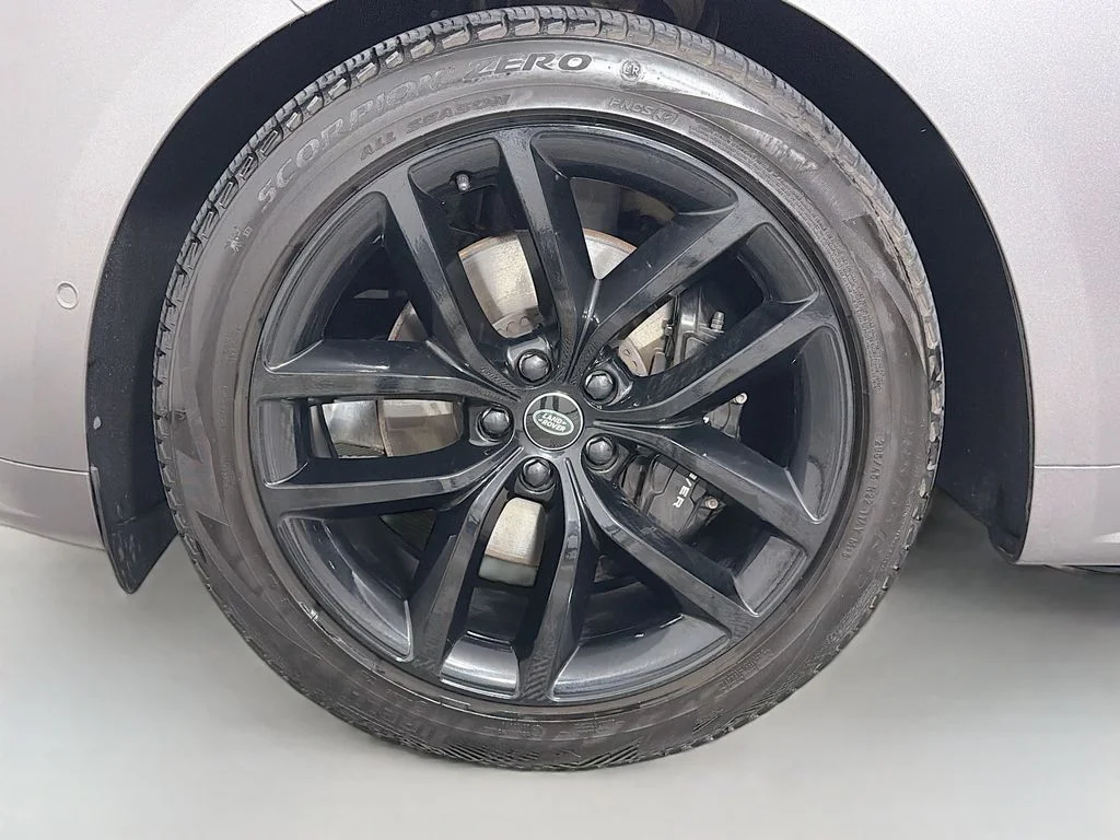 Used 2023 Fuji White Land Rover SE Dynamic image 34