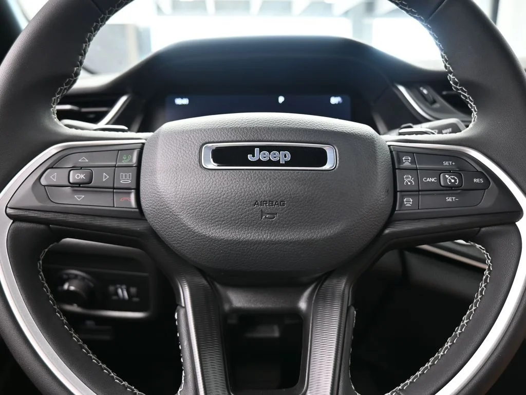 2025 Jeep Grand Cherokee Laredo - Photo 26