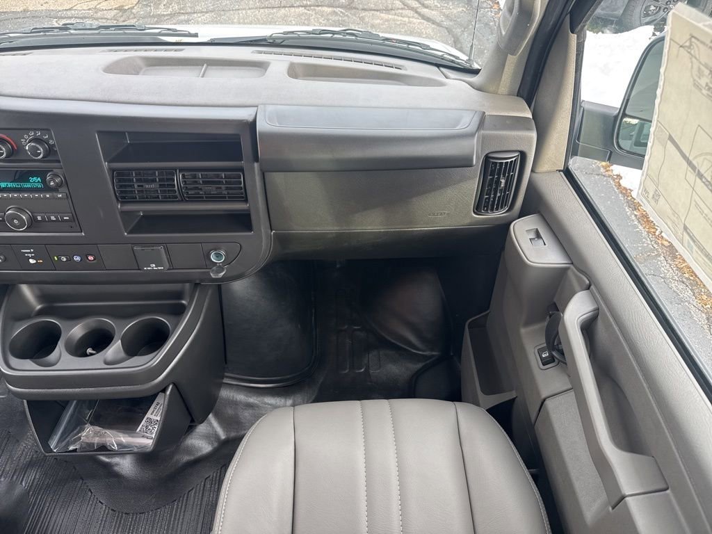 2025 Chevrolet Express Cargo Work Van - Photo 25