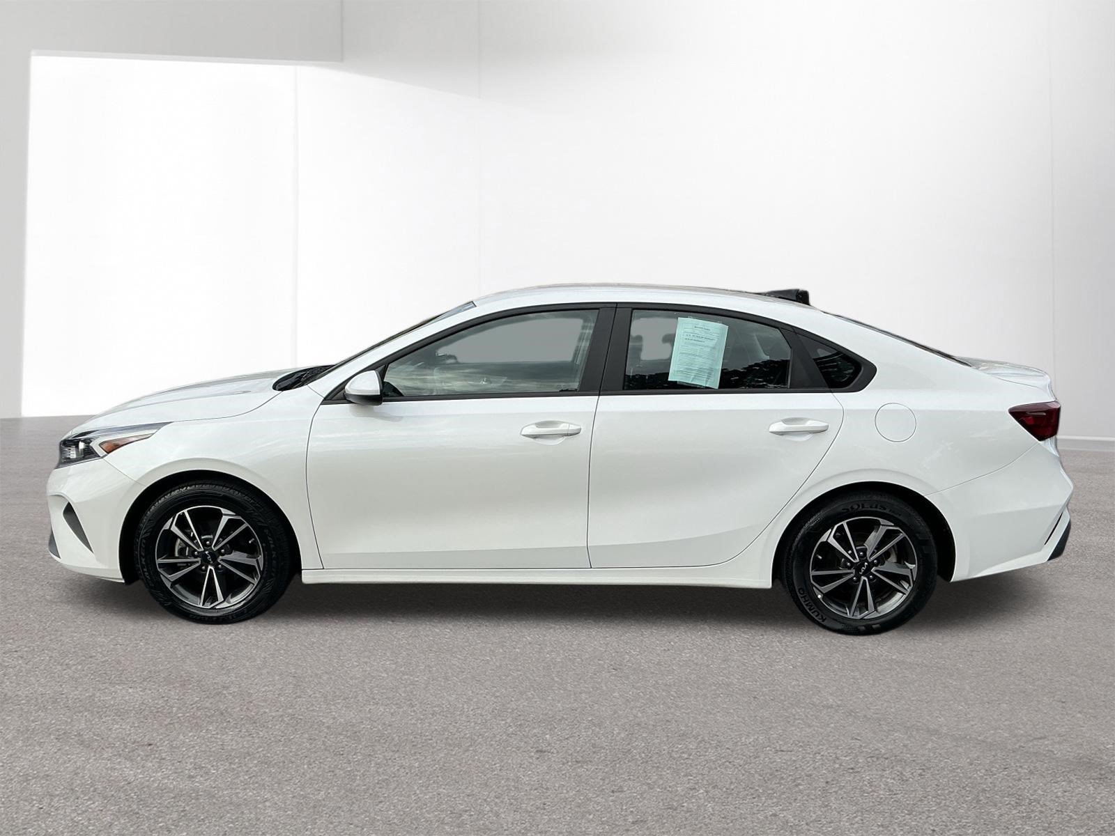 Used 2024  Kia LXS image 6
