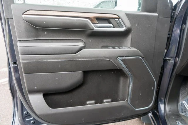Used 2022 Gray Chevrolet LT image 16