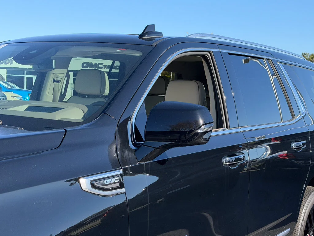 2023 GMC Yukon Denali - Photo 23