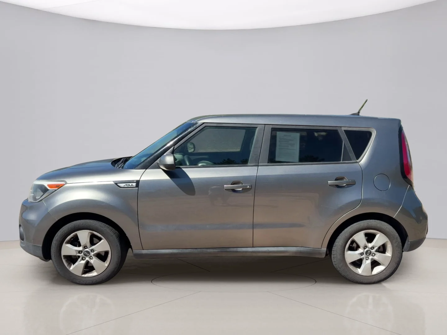 Used 2018 Gray Kia BASE image 8