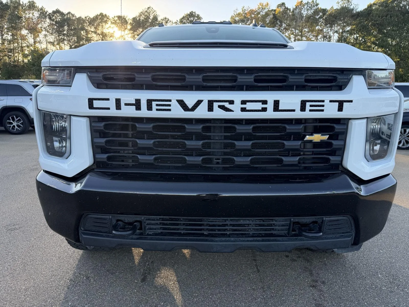 Used 2023 white Chevrolet Custom image 25