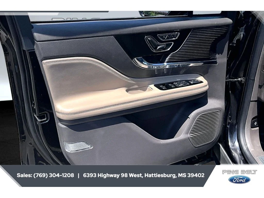 Used 2022 Infinite Black Metallic Clearcoat Lincoln Standard image 16