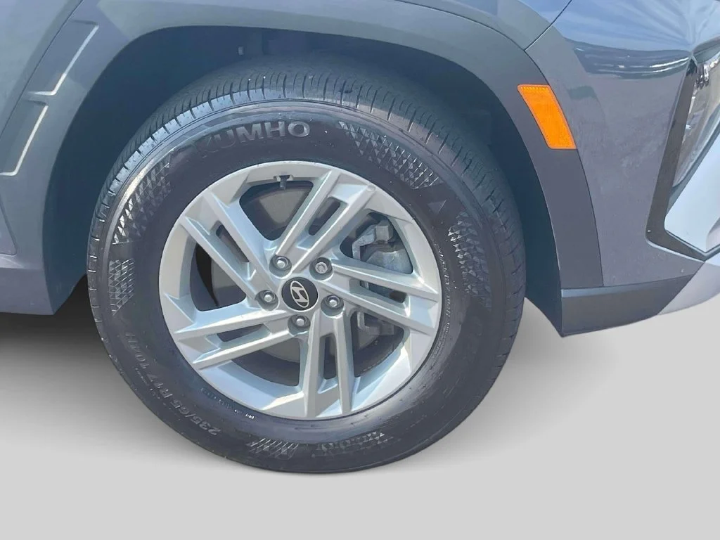 Certified Used 2025 Gray Hyundai SE image 9