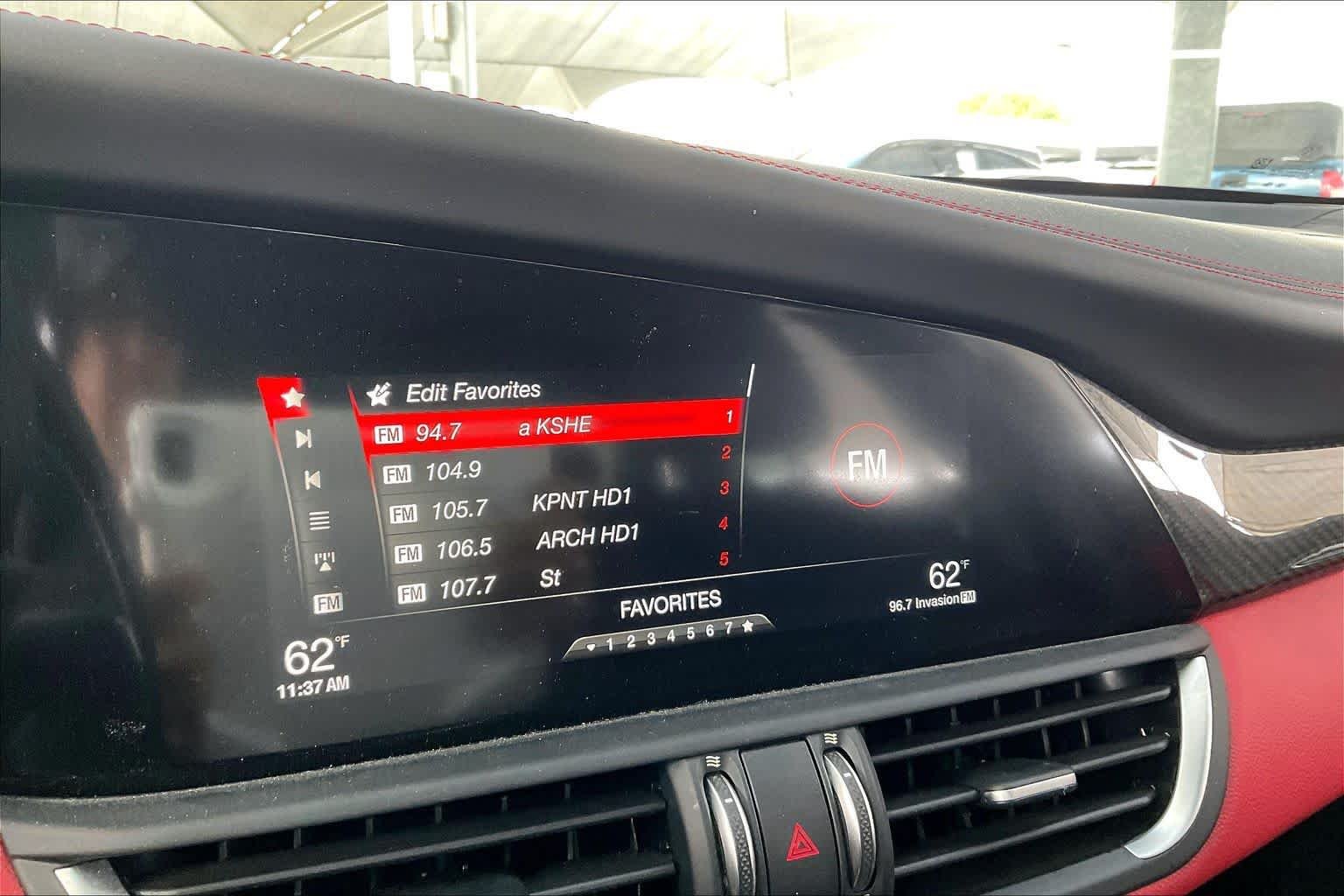 Used 2018 Vesuvio Gray Metallic Alfa Romeo  image 32